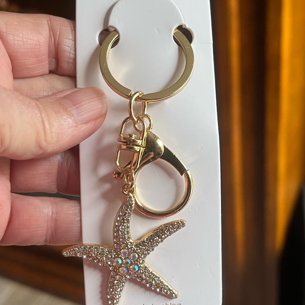 Starfish Gold Keychain with Rhinestones - Picture 2 of 2